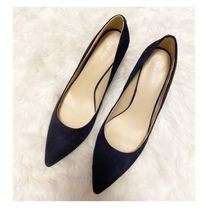 Nine West - Navy Blue Suede Kitten Heels sz. 11